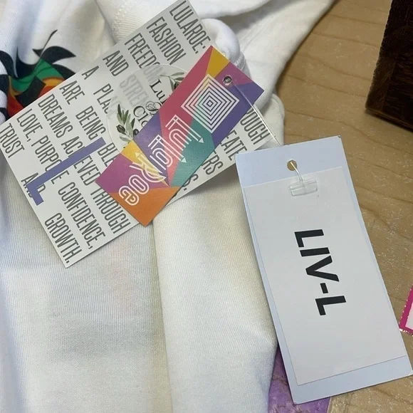 LuLaRoe Liv Tee – Size Large – NWT – Aztec Eagle Design(1149) - Picture 4 of 4